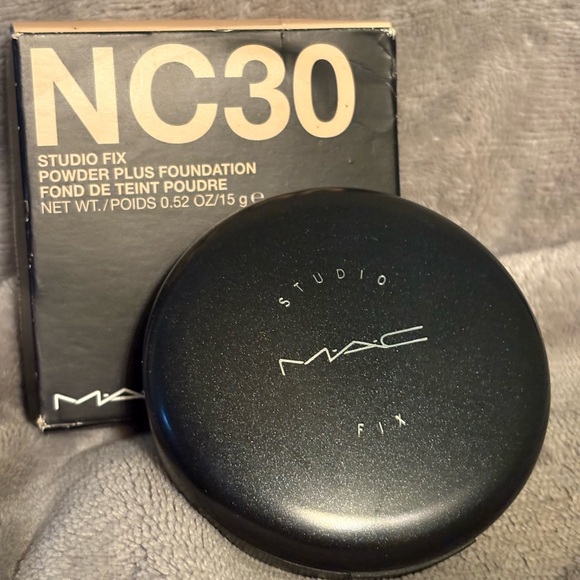 MAC Cosmetics NC 30 Studio Fix Powder Plus Foundation - - Picture 4 of 5